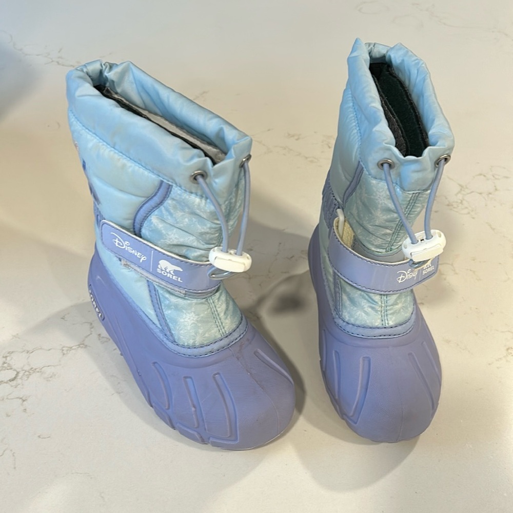 Girls’ Frozen snow boots